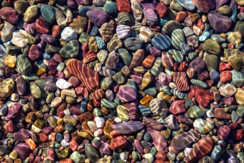 colorful-rocks-lake-1024x682_1724648557.jpg