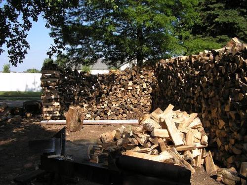01-wood-pile-outside-01_1736729344.JPG