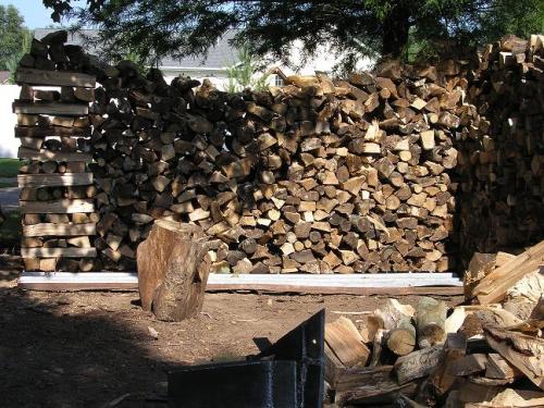02-wood-pile-outside-02_1736729356.JPG