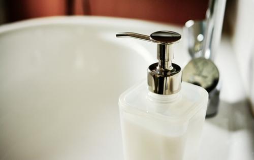 soap-dispenser-2337697-640_1689844714.jpg